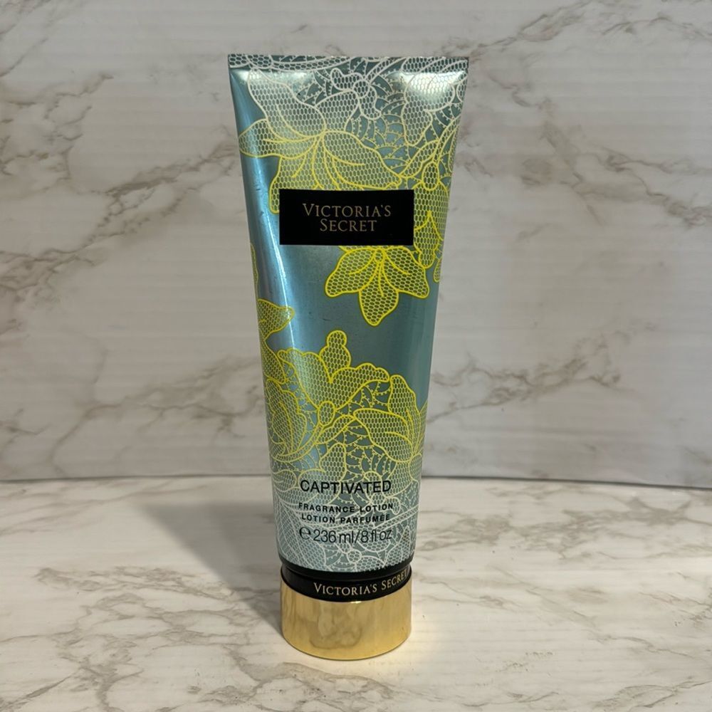 Victoria’s Secret fragrance lotion scent captivated size 8 fl oz